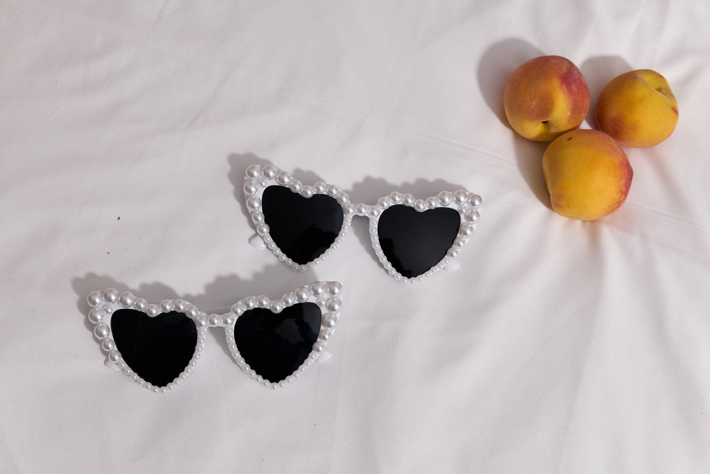 Gafas de sol con forma de corazón de perlas para novia