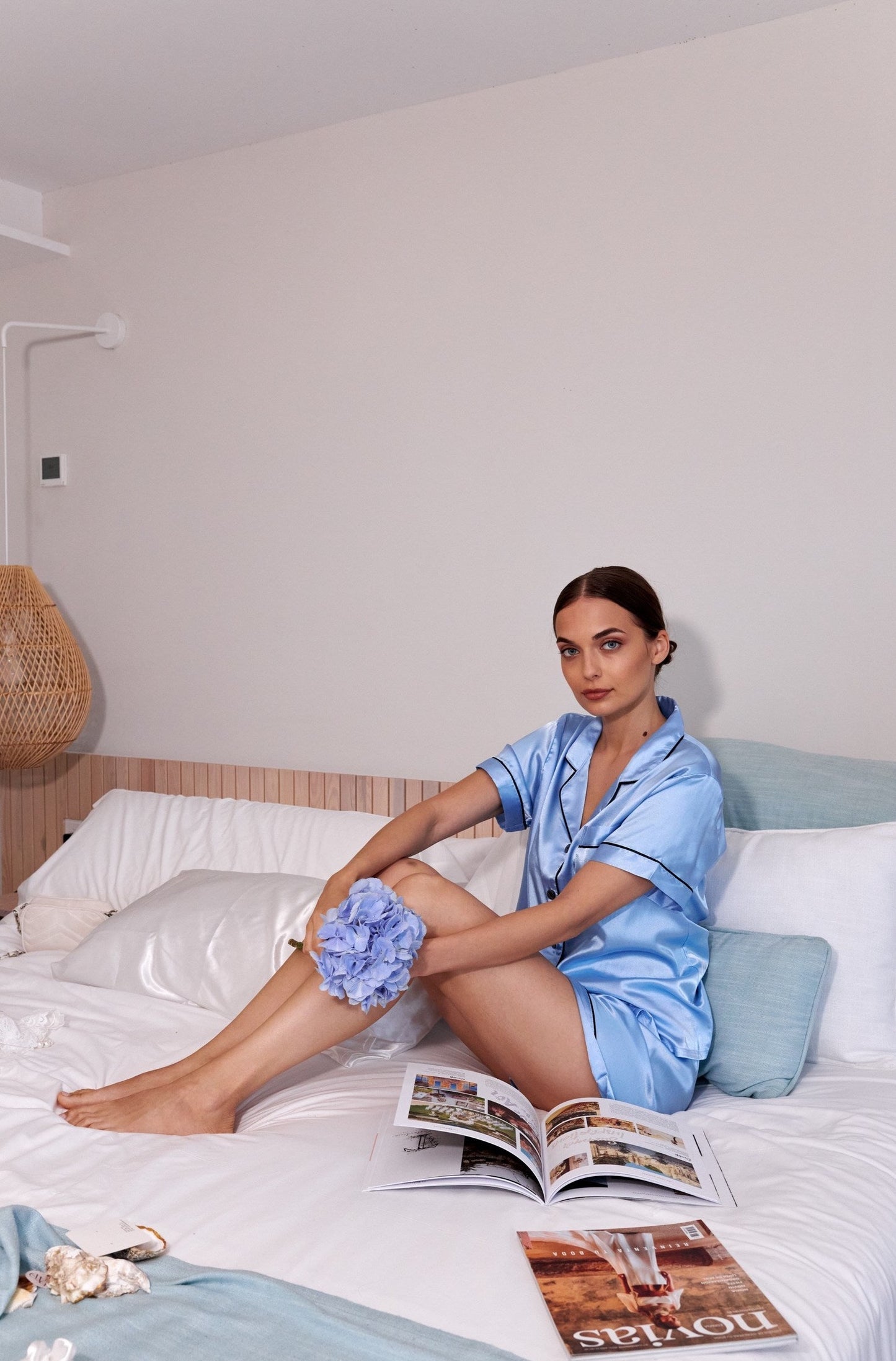 Pijama de satén para novia de manga corta