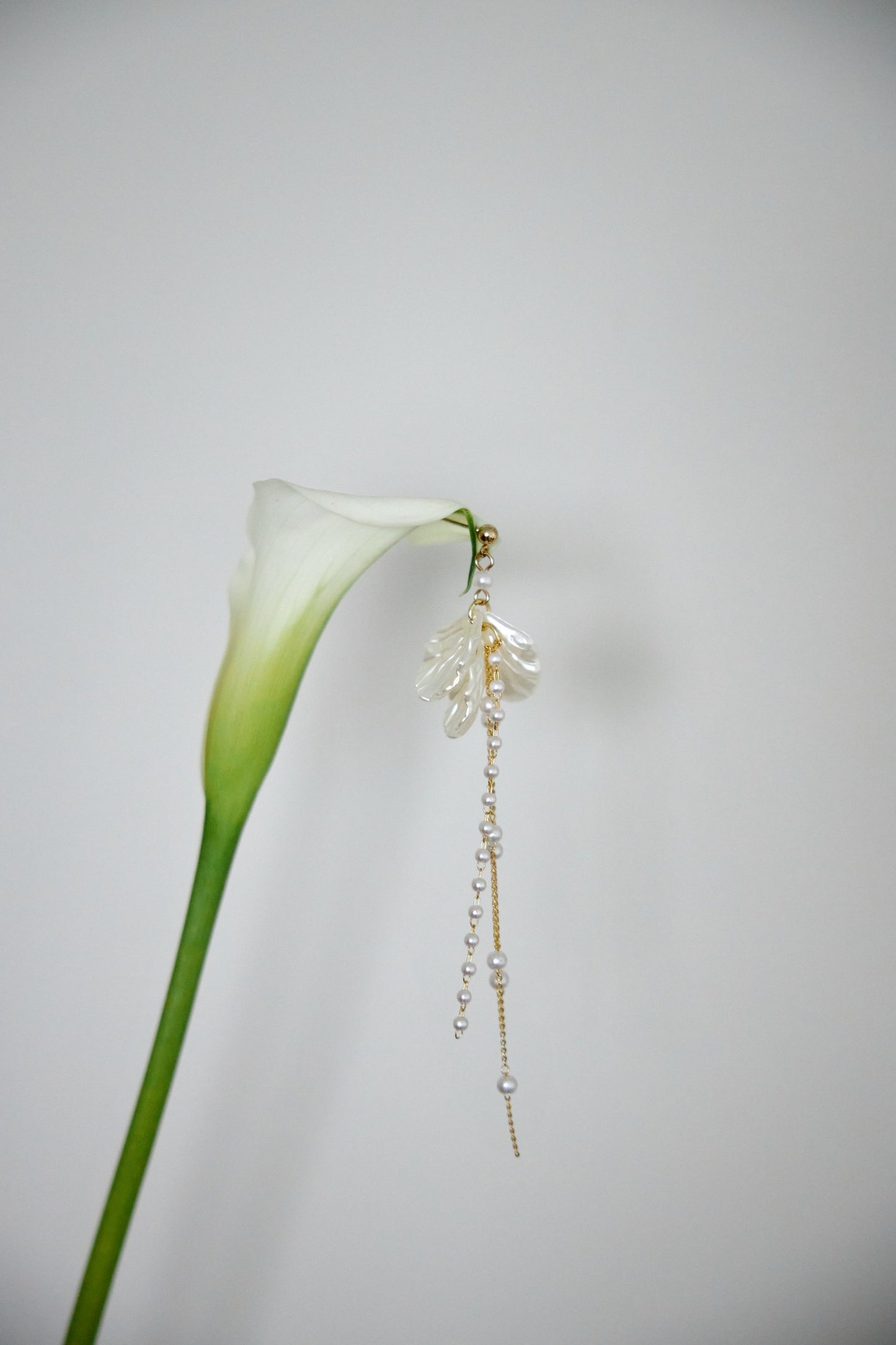 Pendientes colgantes largos elegantes para novia con perlitas