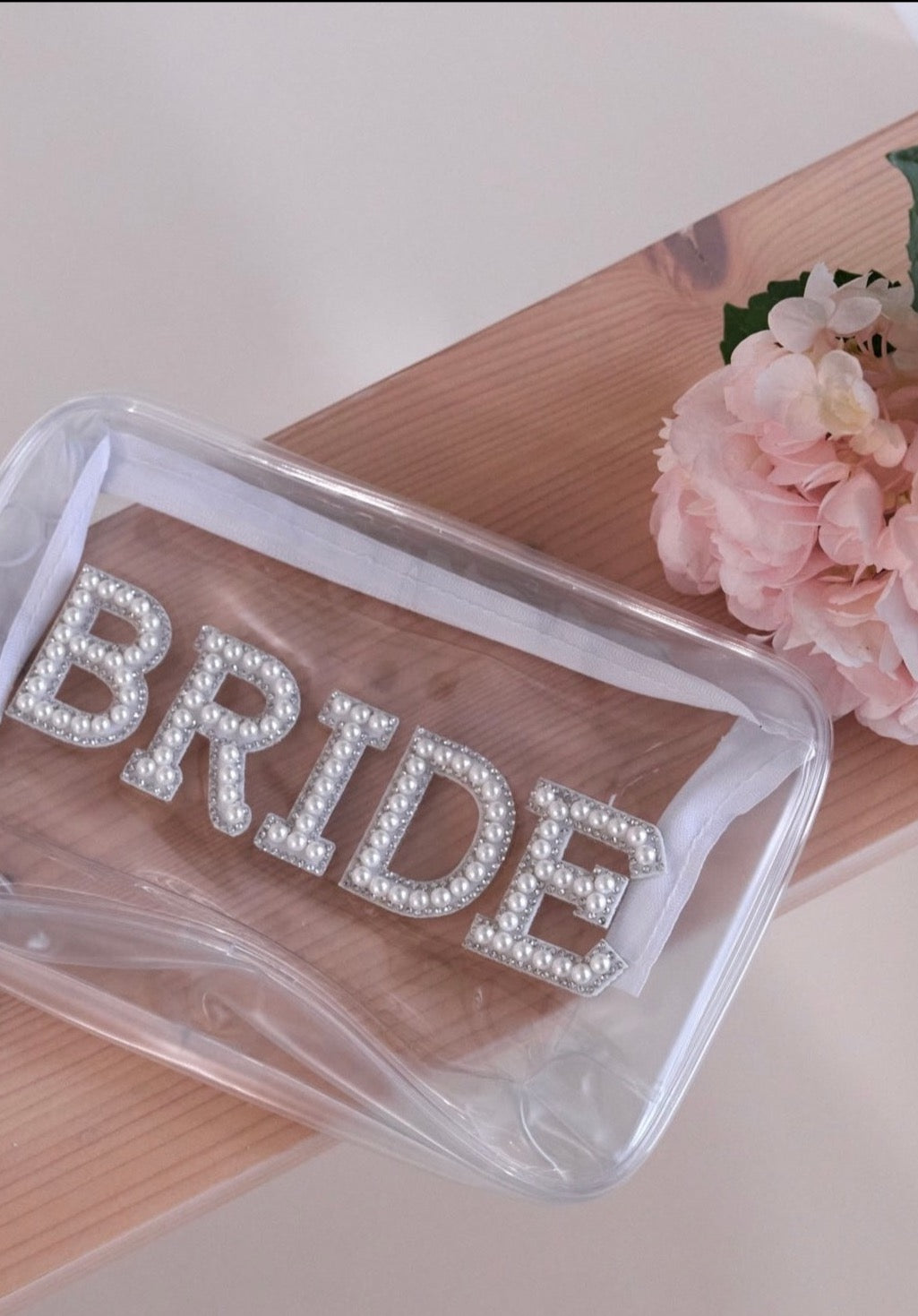 Bolso de cosméticos con perlas y letras de novia