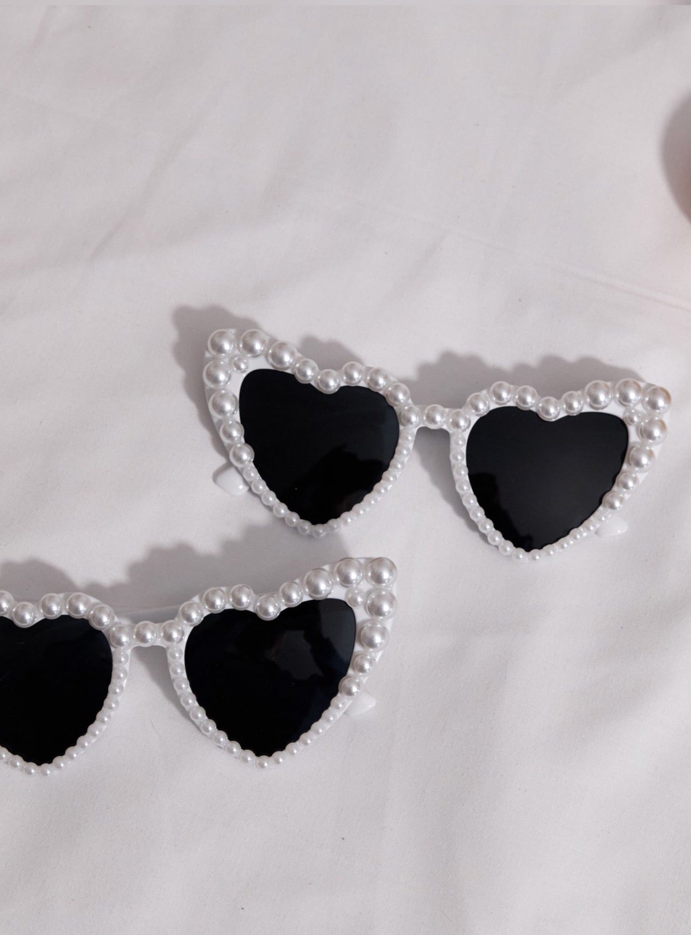 Gafas de sol con forma de corazón de perlas para novia