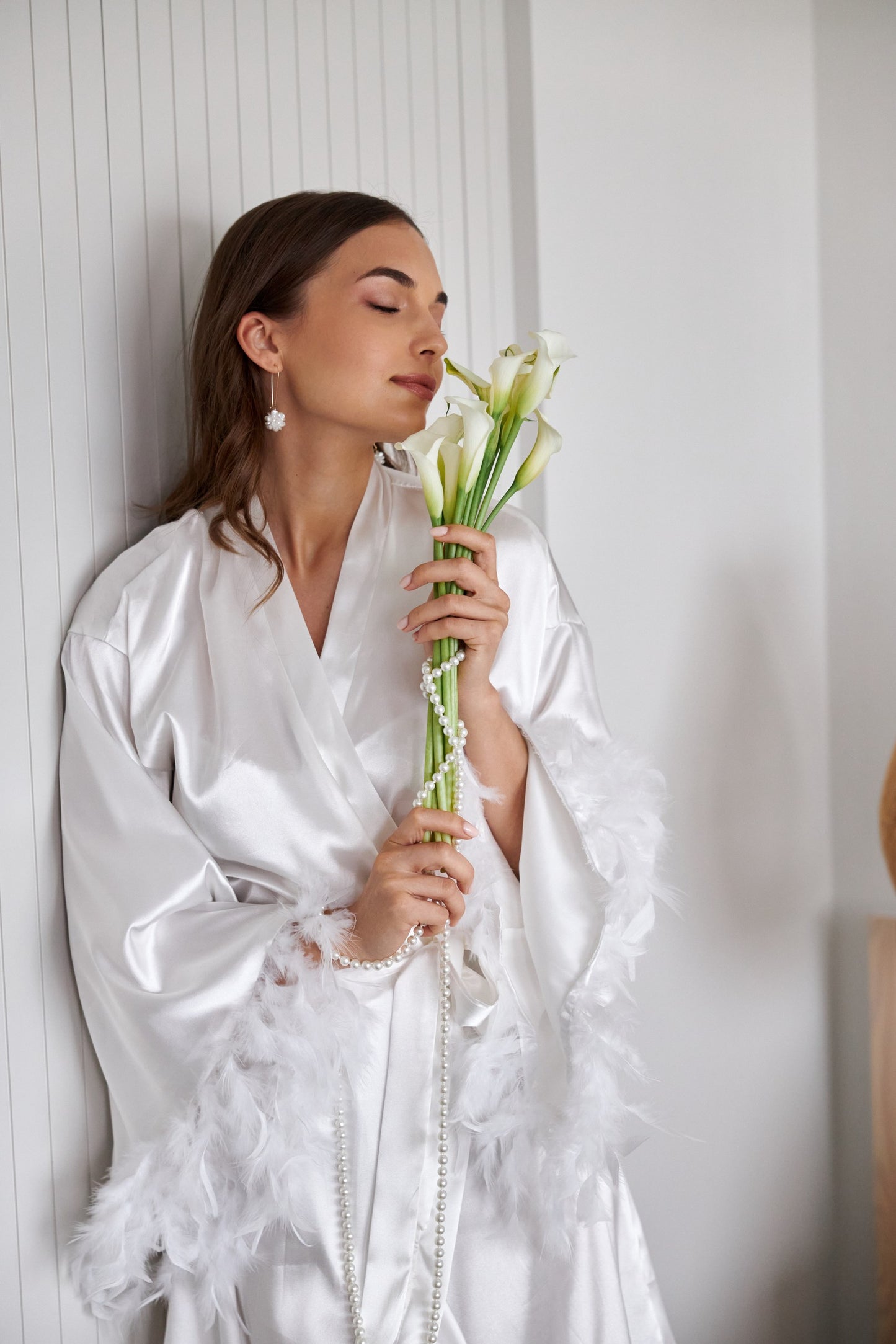 Pendientes de bolas de flores blancas para boda