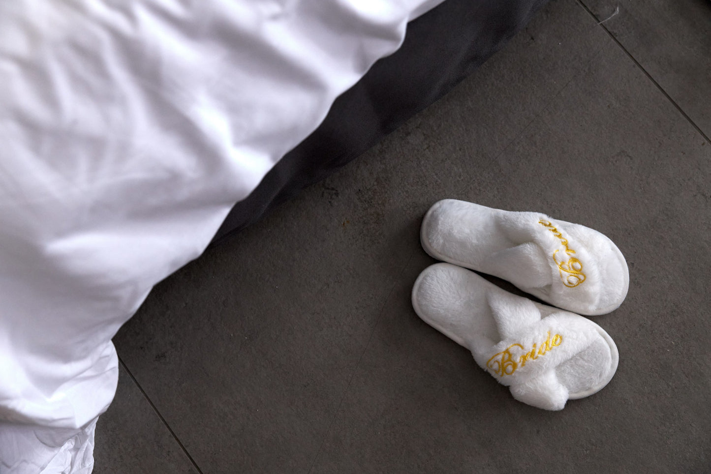 Zapatillas de casa para novia con bordado - blanco