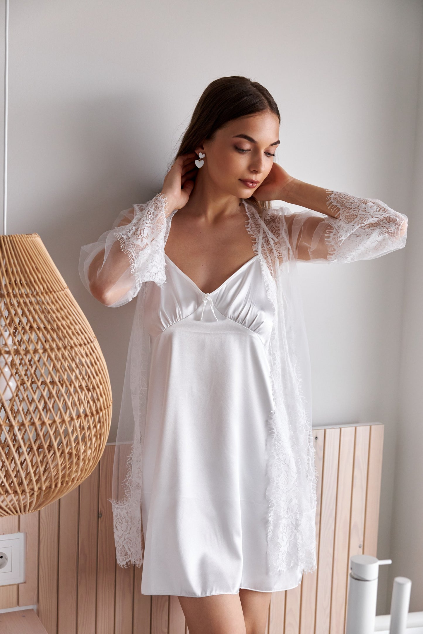 Camisón de satén para novia corto