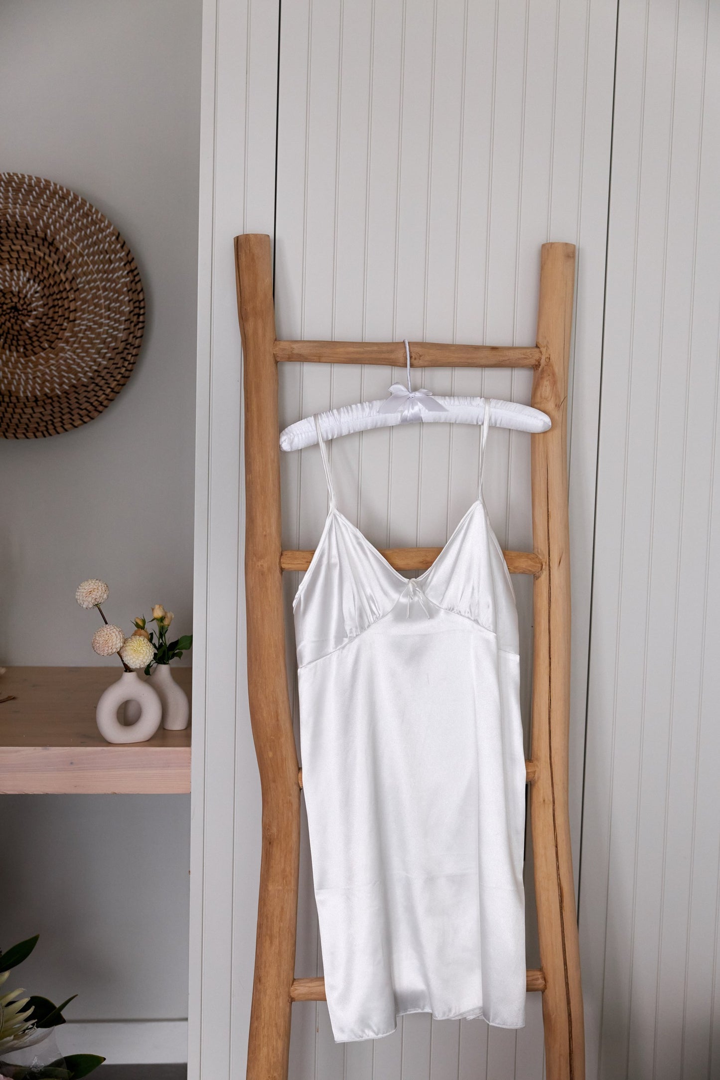 Camisón de satén para novia corto