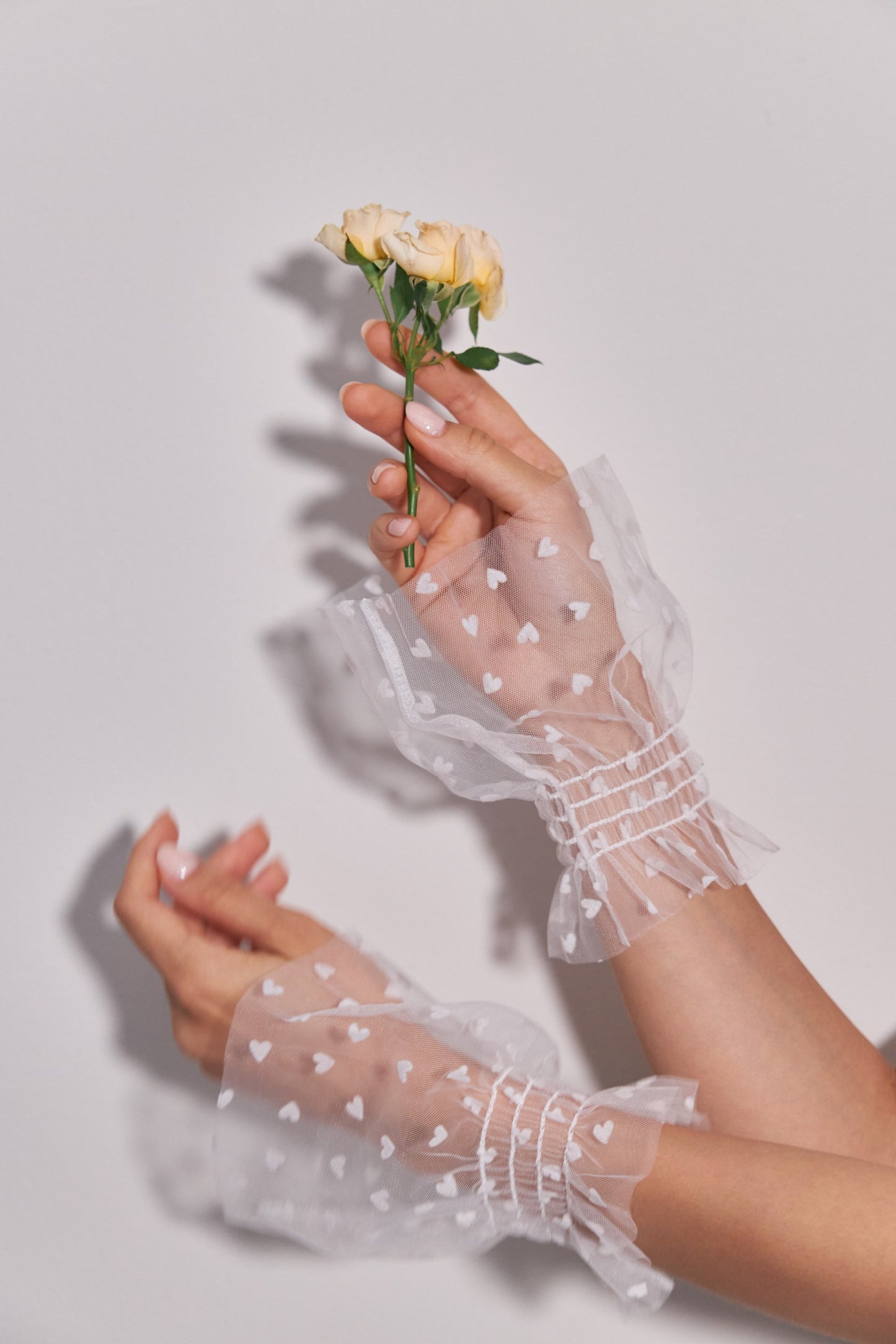 Mangas cortas desmontables para vestidos de novia - semi transparentes con bordado de corazón