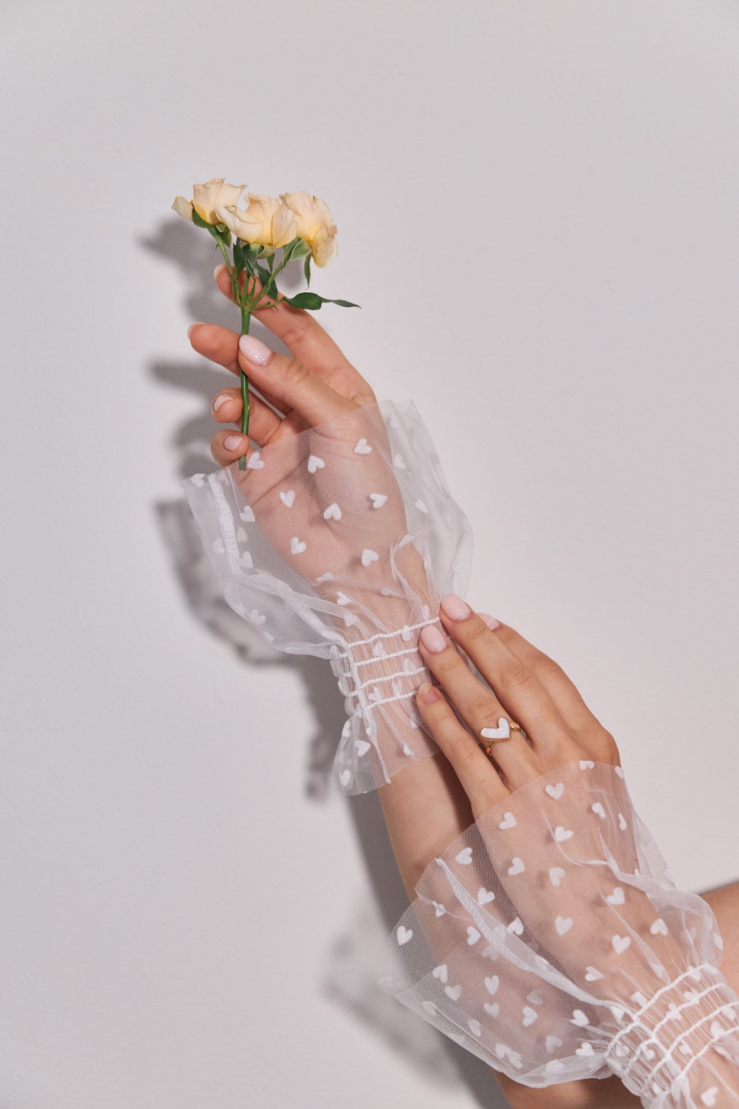 Mangas cortas desmontables para vestidos de novia - semi transparentes con bordado de corazón