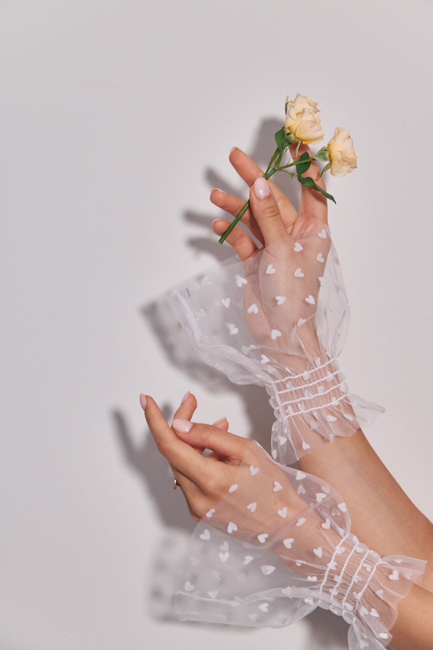 Mangas cortas desmontables para vestidos de novia - semi transparentes con bordado de corazón