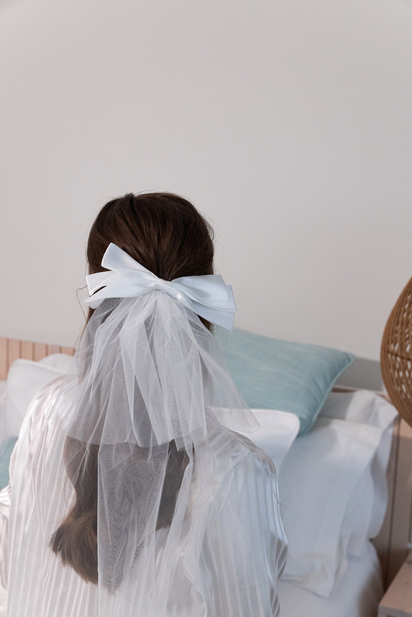 Pasador de pelo de boda con lazo de satén y velo corto - blanco