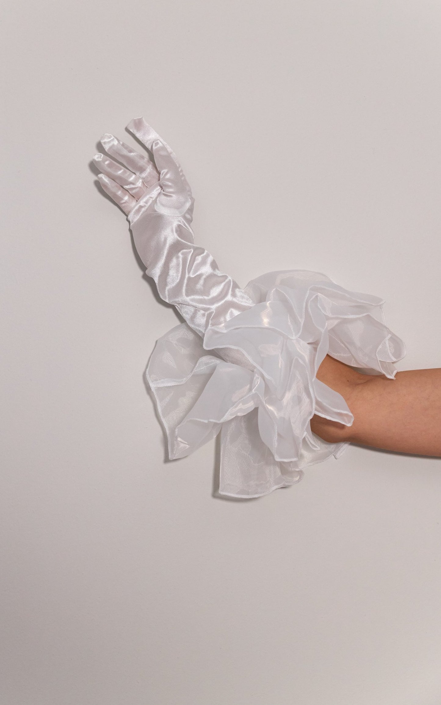 Guantes de satén florales estilo gótico para boda - blancos, 65 cm