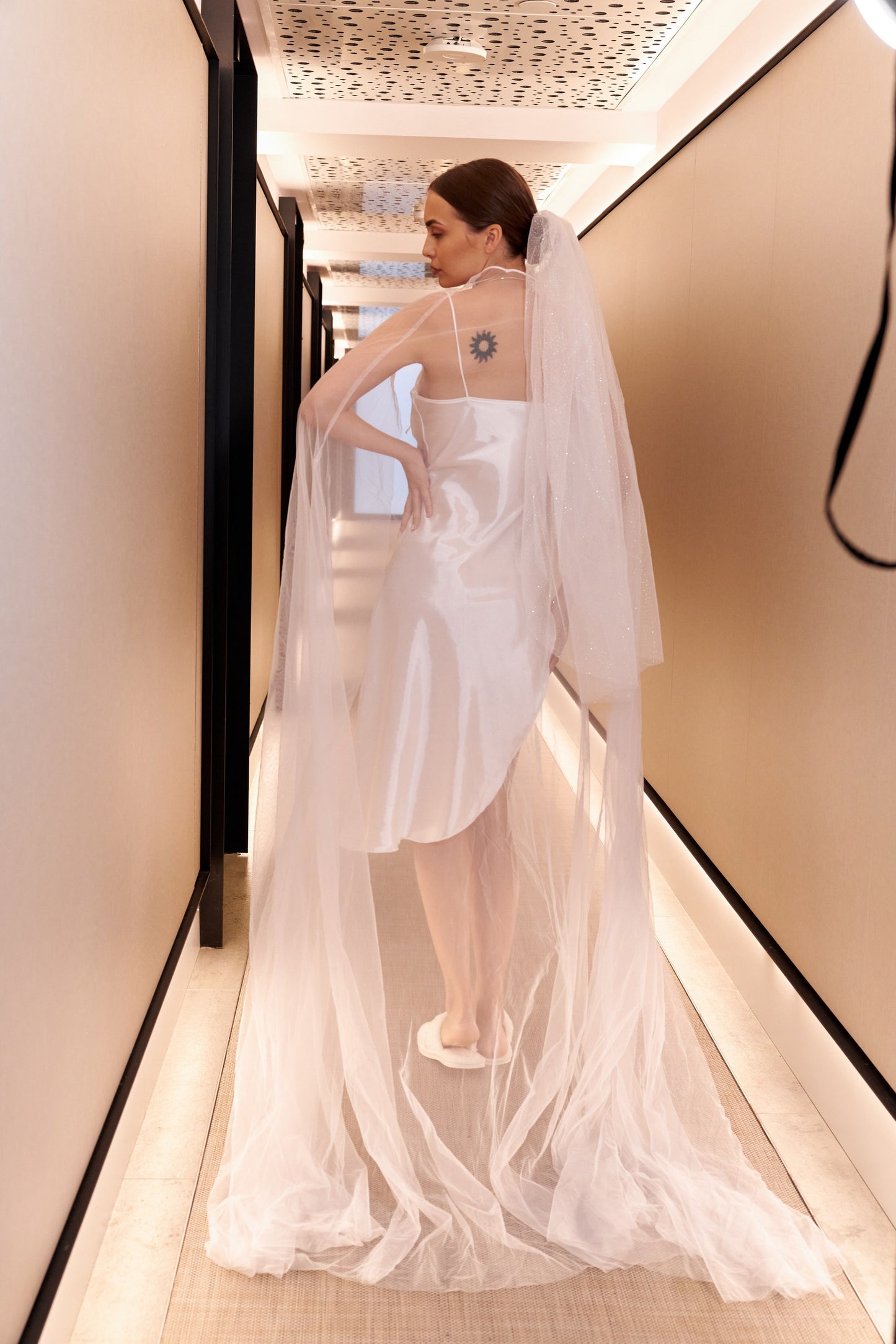 Capa de novia con cola y diseño simple - blanco, 200 cm