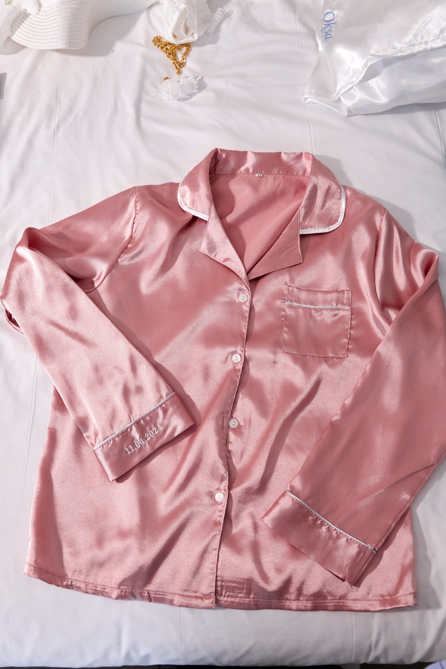 Pijama de satén para novia de manga larga