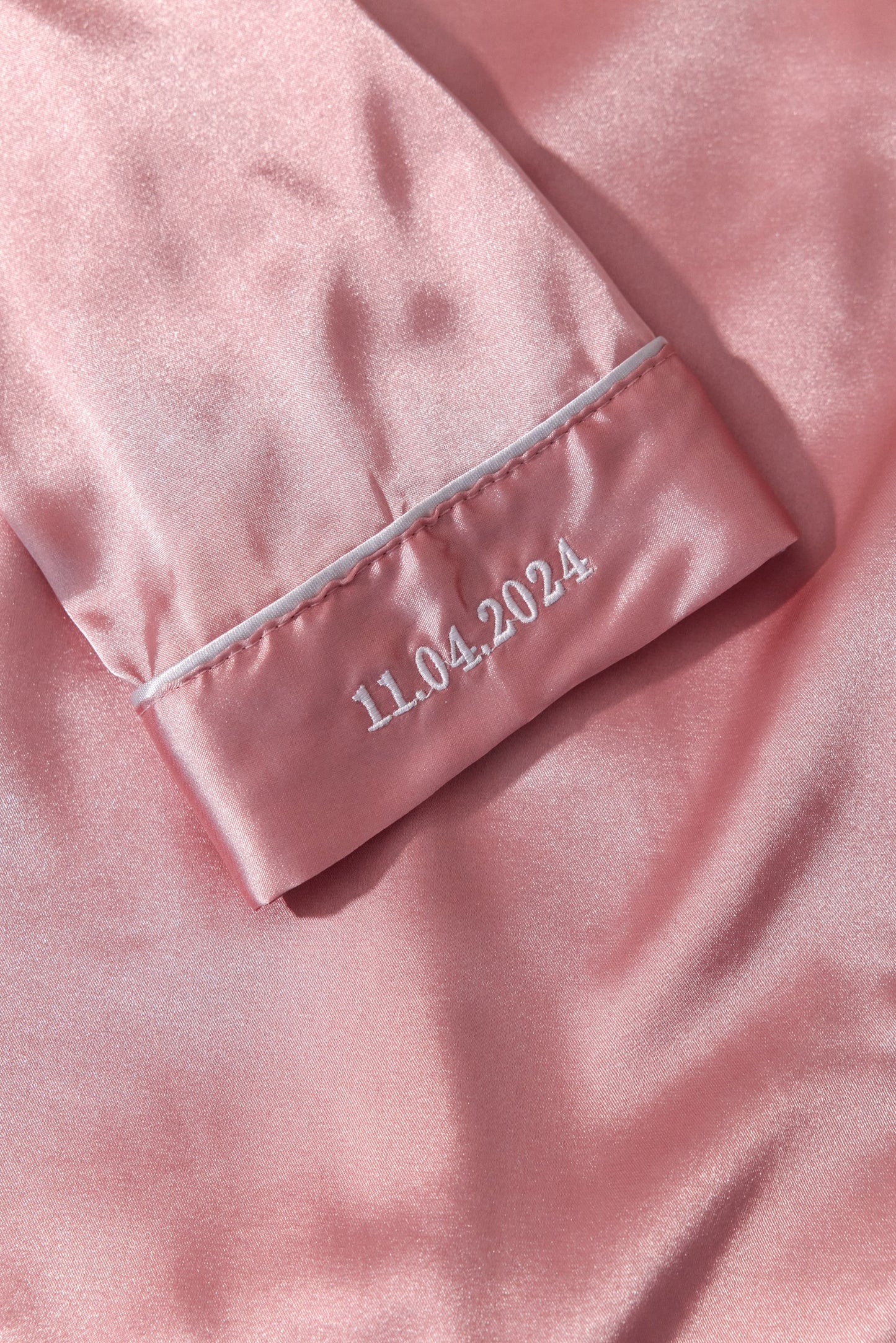 Pijama de satén para novia de manga larga