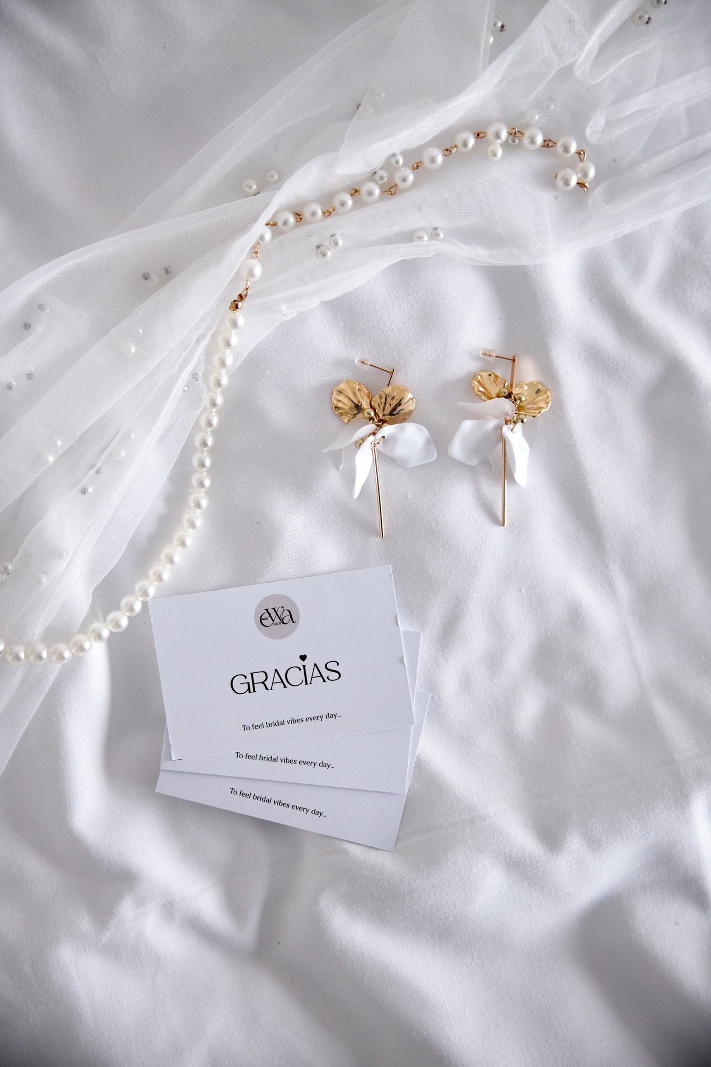 Pendientes con forma de pétalos de flores y hoja para novia