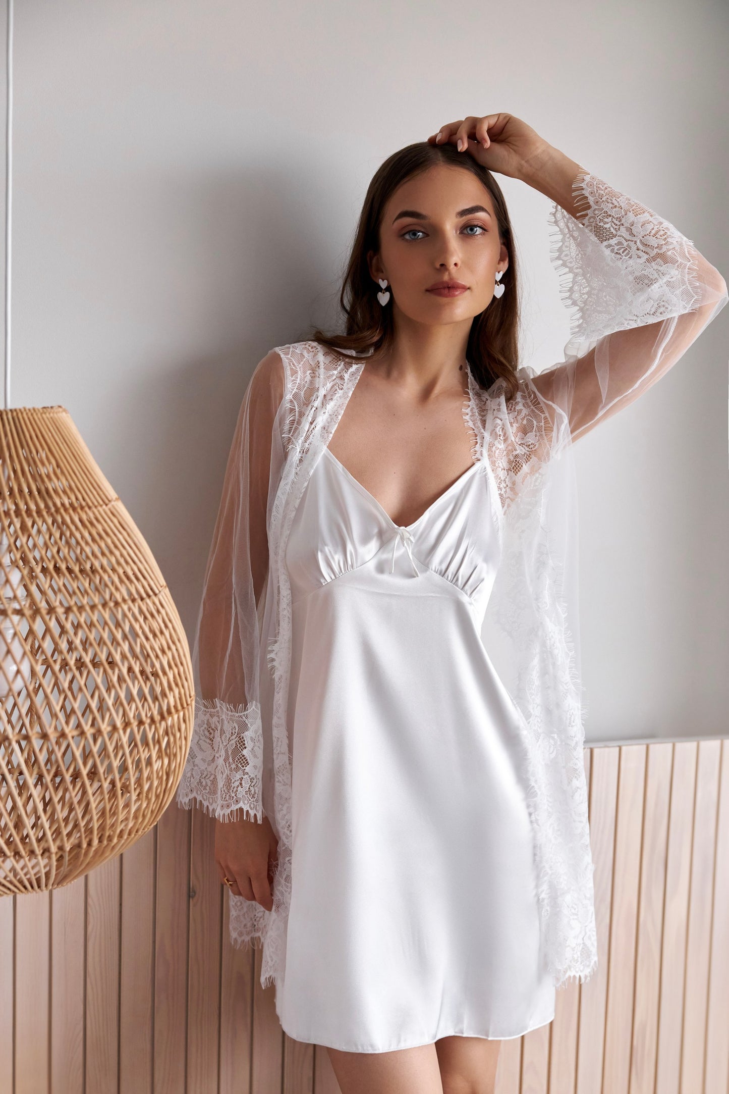 Camisón de satén para novia corto