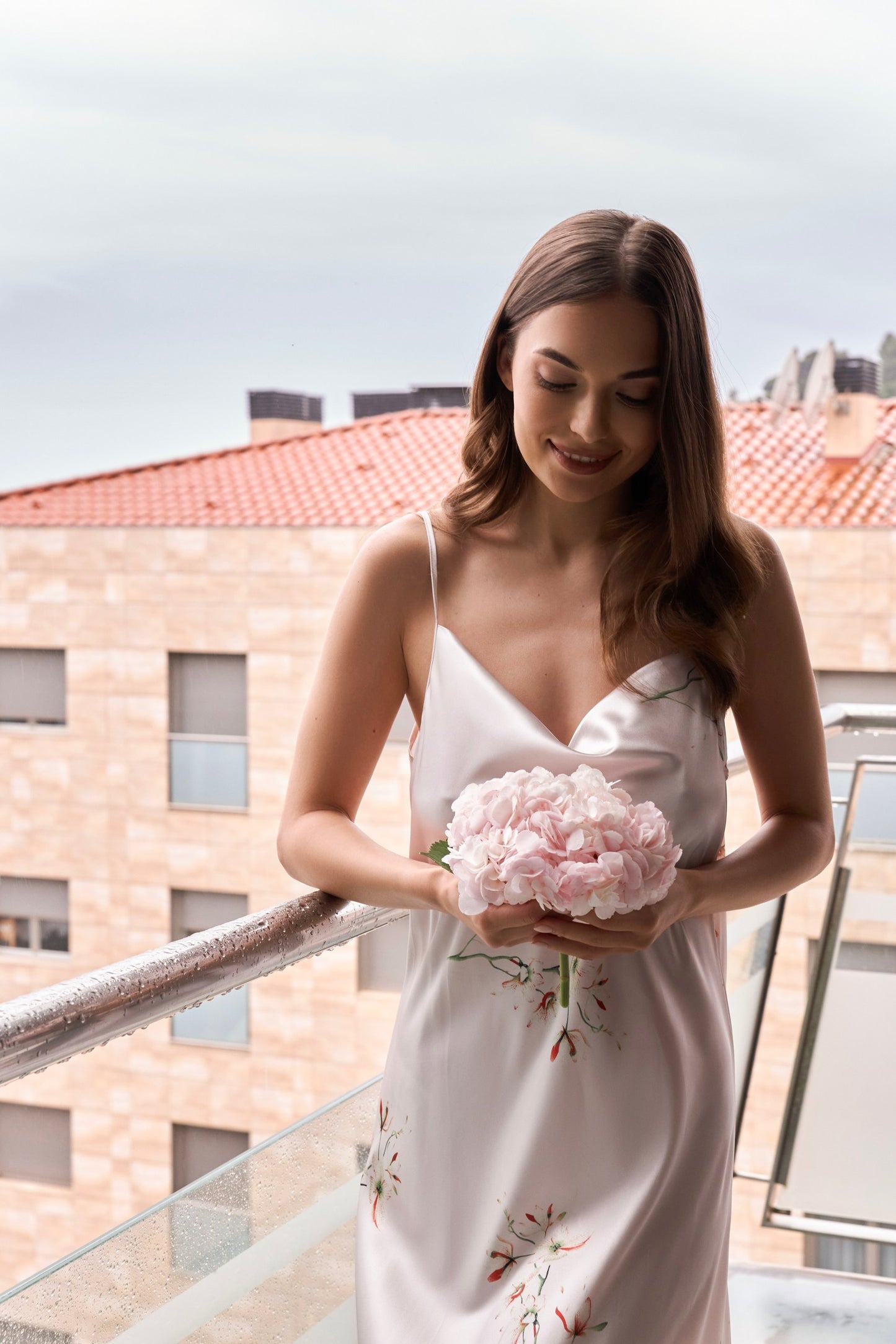 Camisón de satén para novia largo con Flores