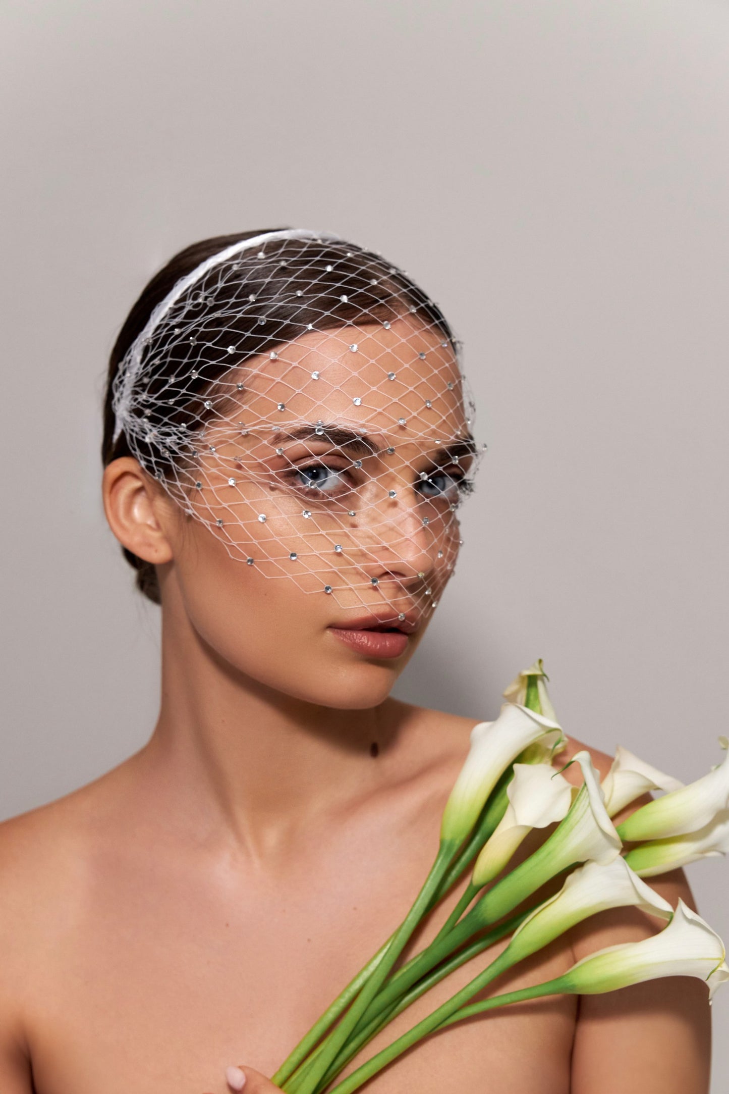 Diadema con velo de malla blanco