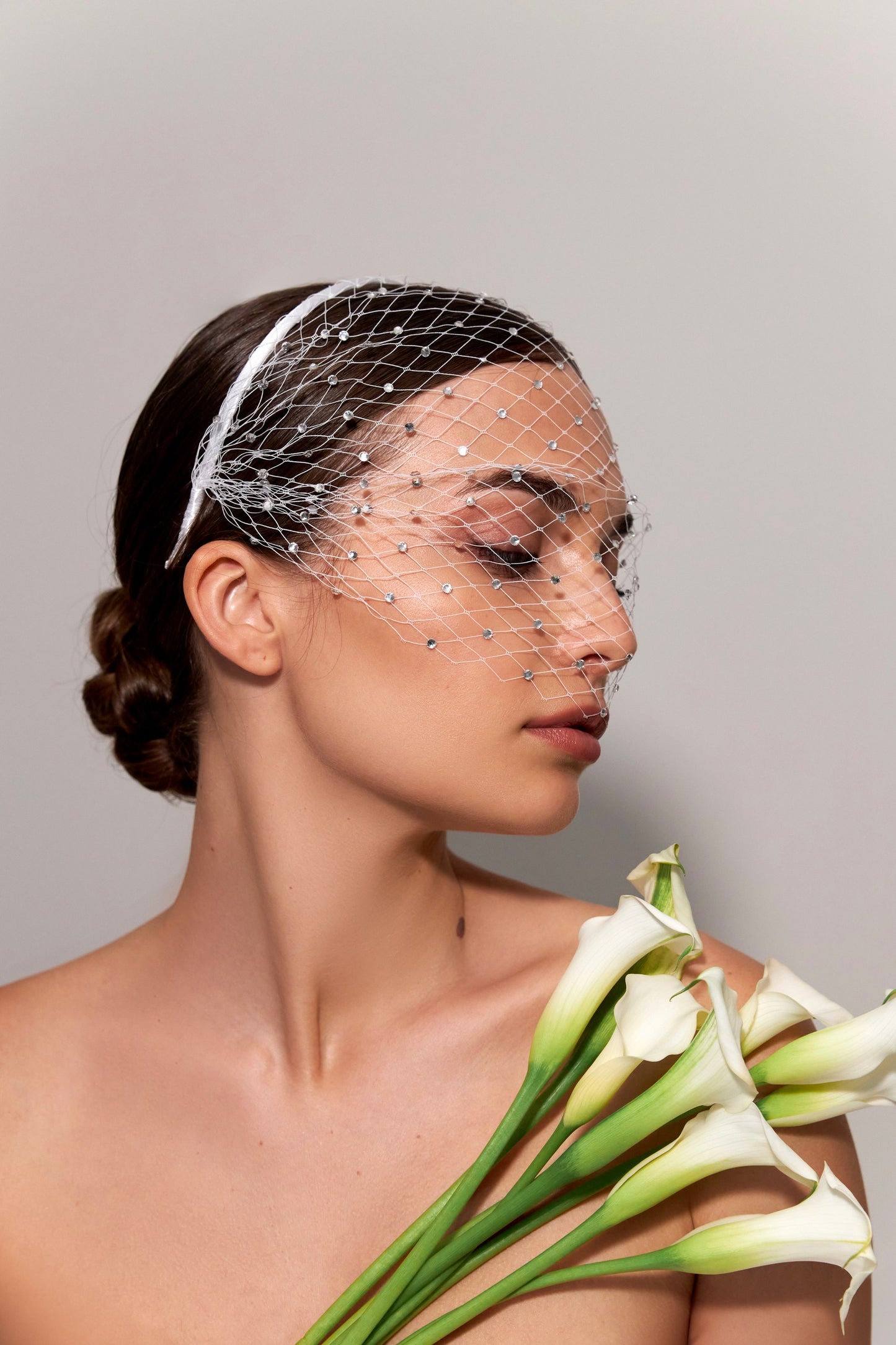 Diadema con velo de malla blanco